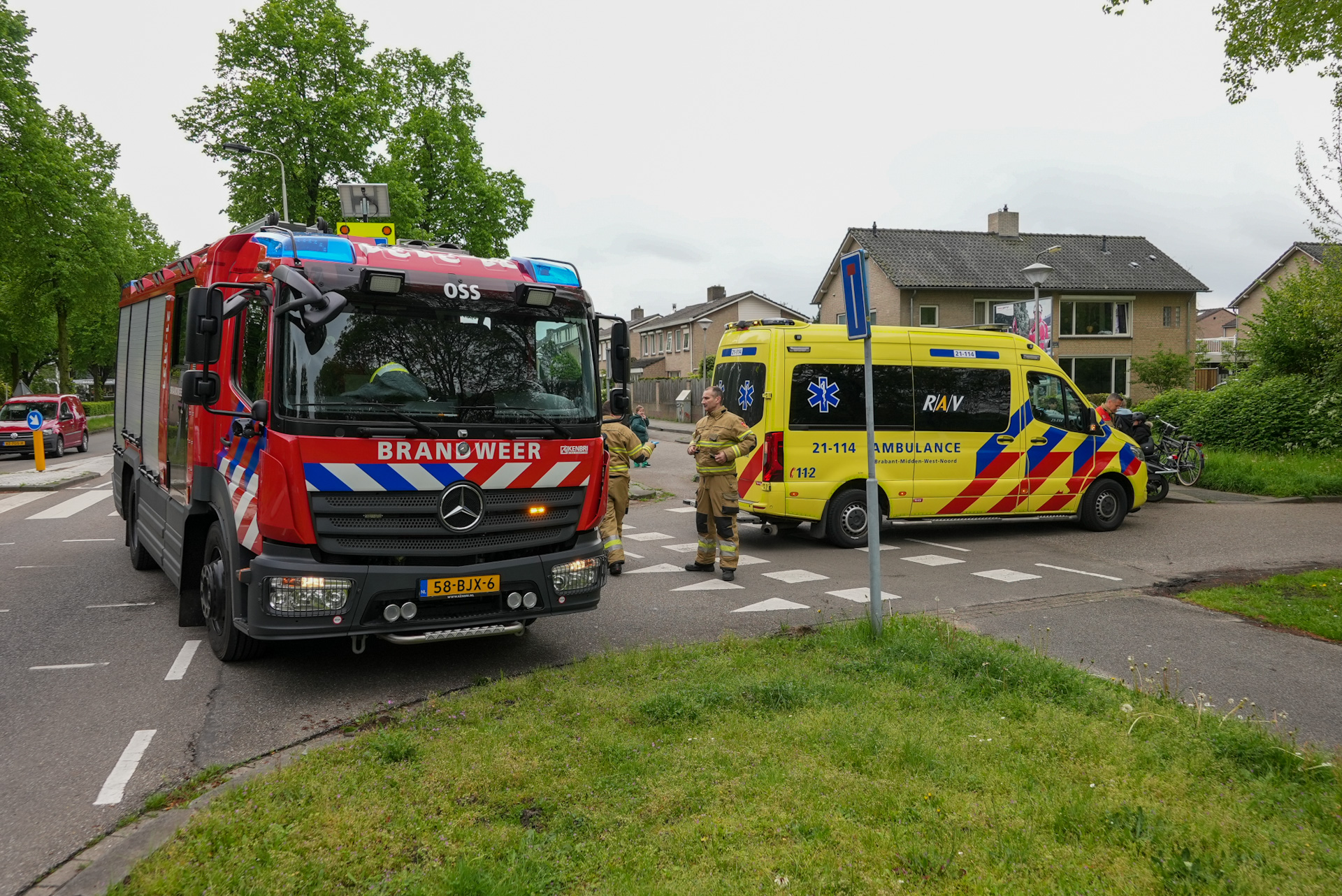 Kleuter vast met voet in deel bagagedrager, hulpdiensten opgeroepen