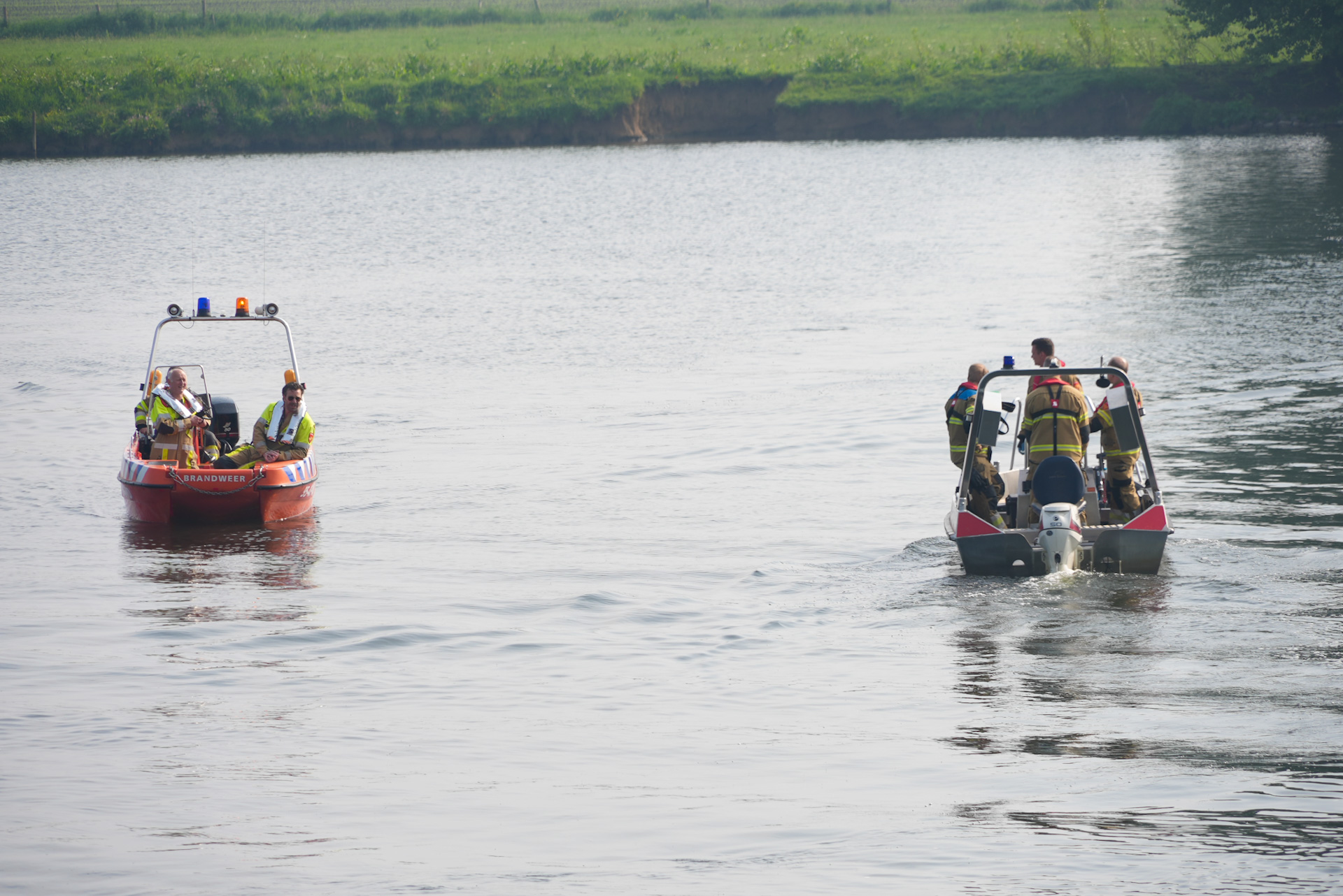 Lichaam aangetroffen in water, politiehelikopter ingezet bij zoekactie