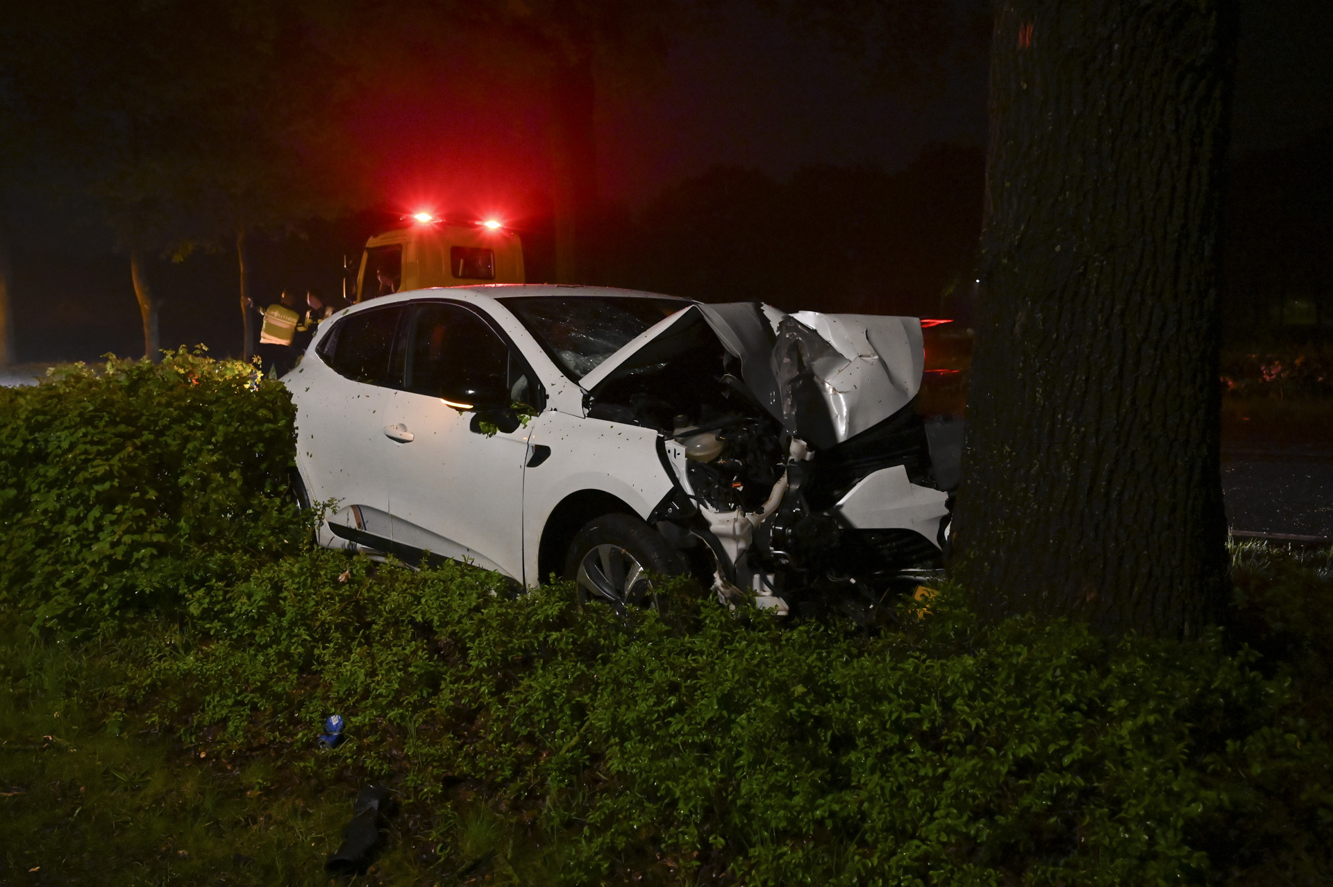 Auto Raakt Van De Weg En Botst Tegen Boom - 112Brabant