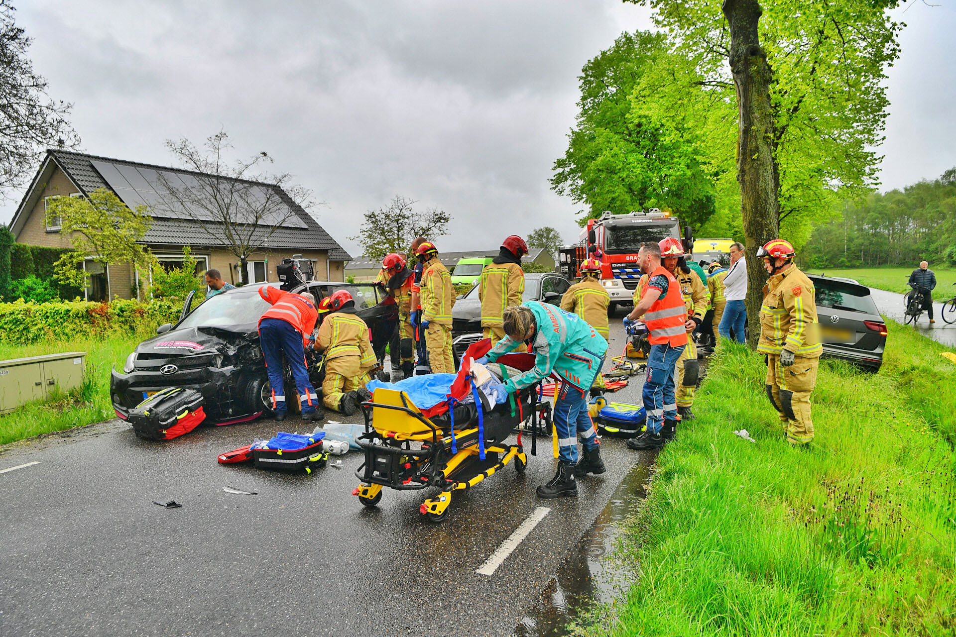 Vrouw ernstig gewond bij ongeval, traumahelikopter ter plaatse