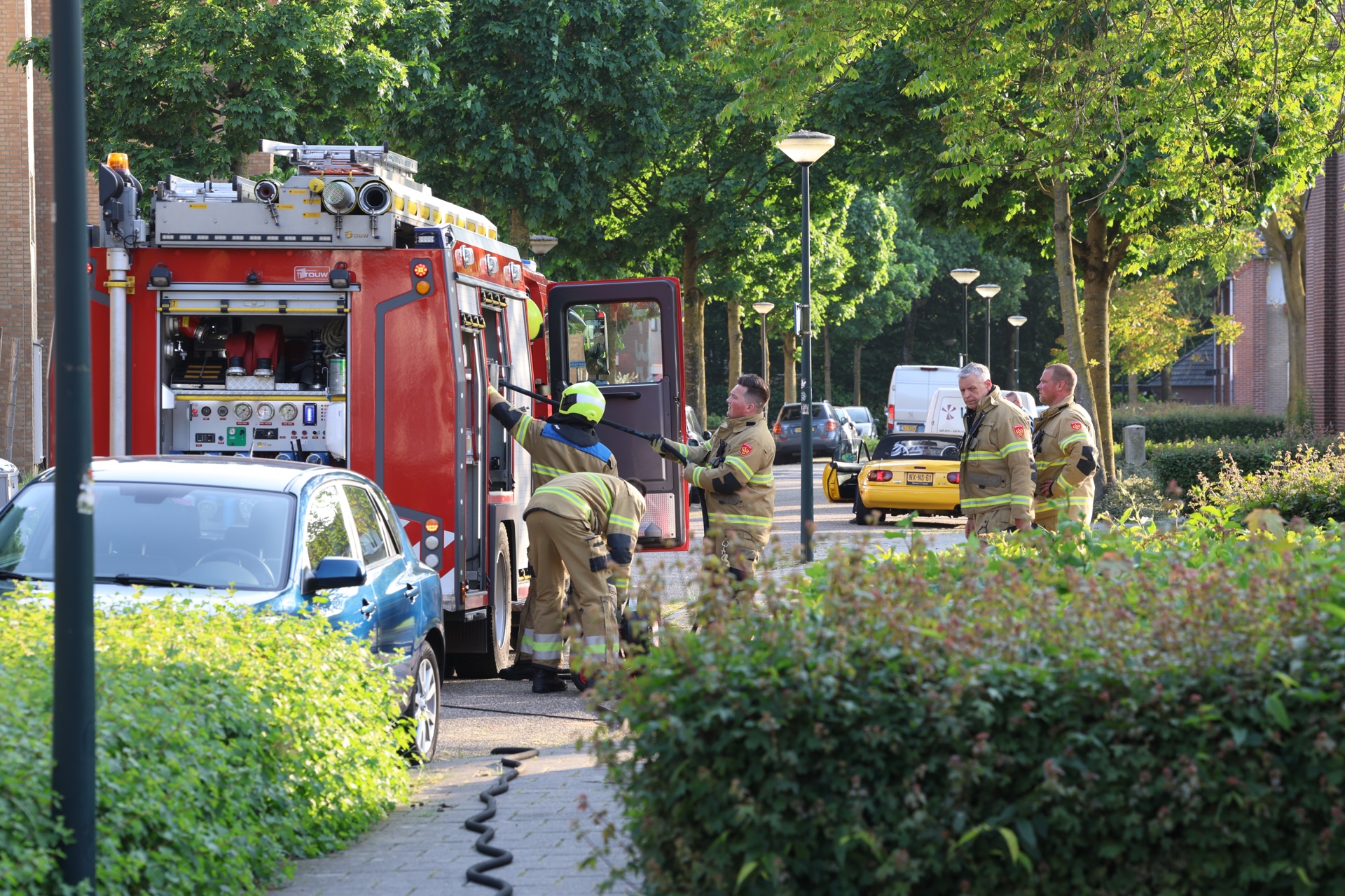 Korte maar felle brand in achtertuin van woning