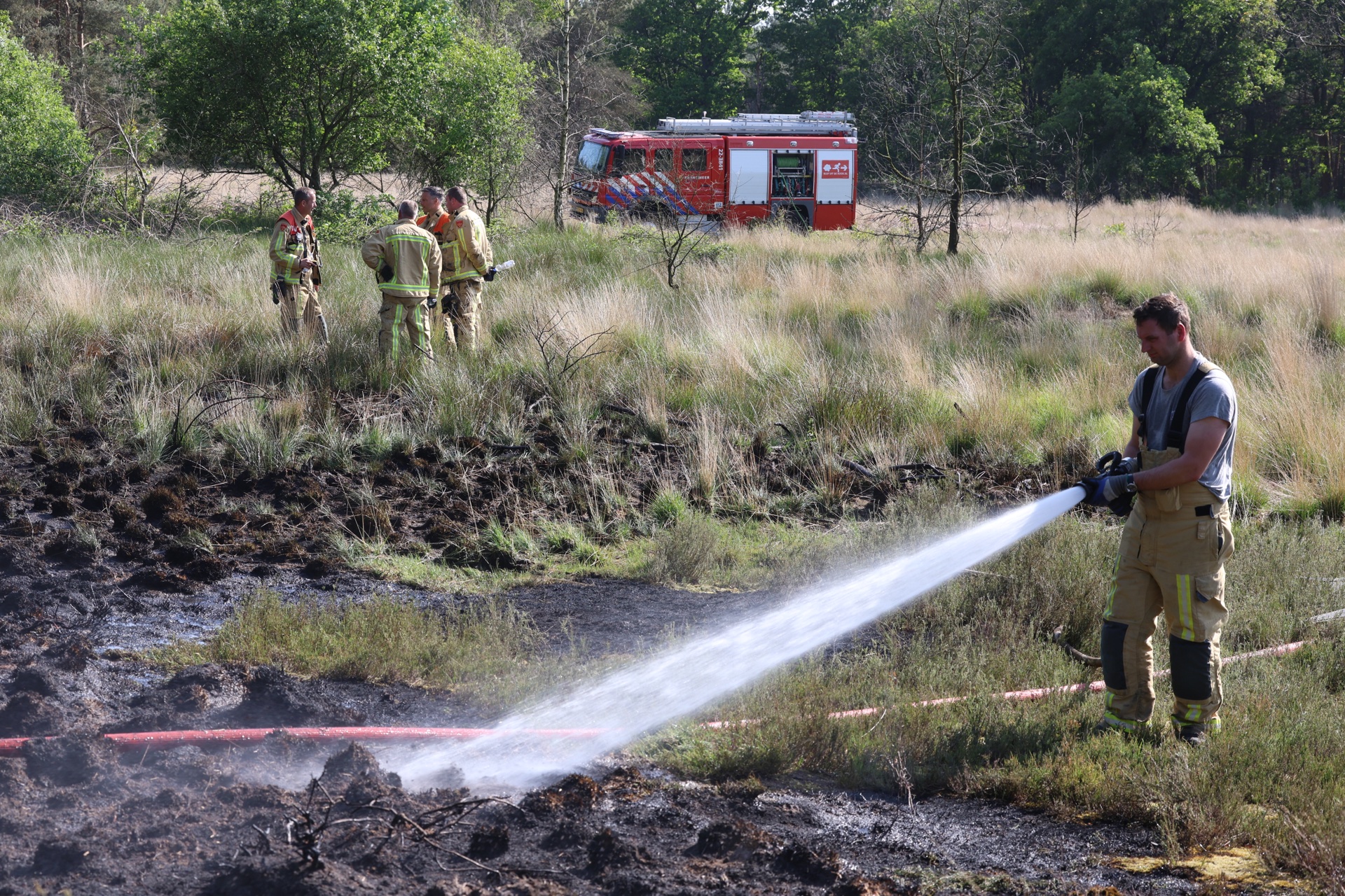 Brandweer rukt uit voor heidebrand in Best