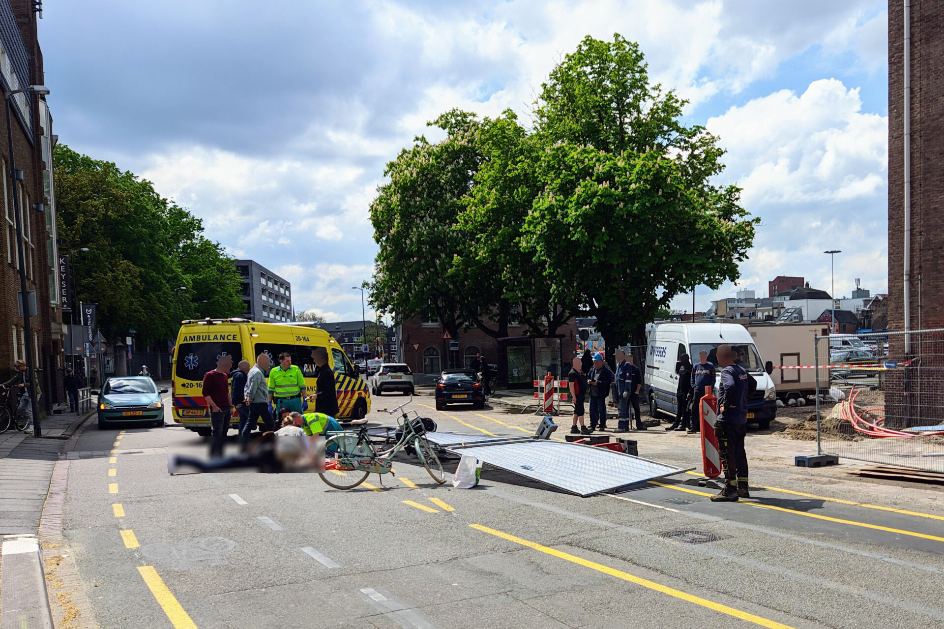 Fietsster gewond door omvallend bouwhek