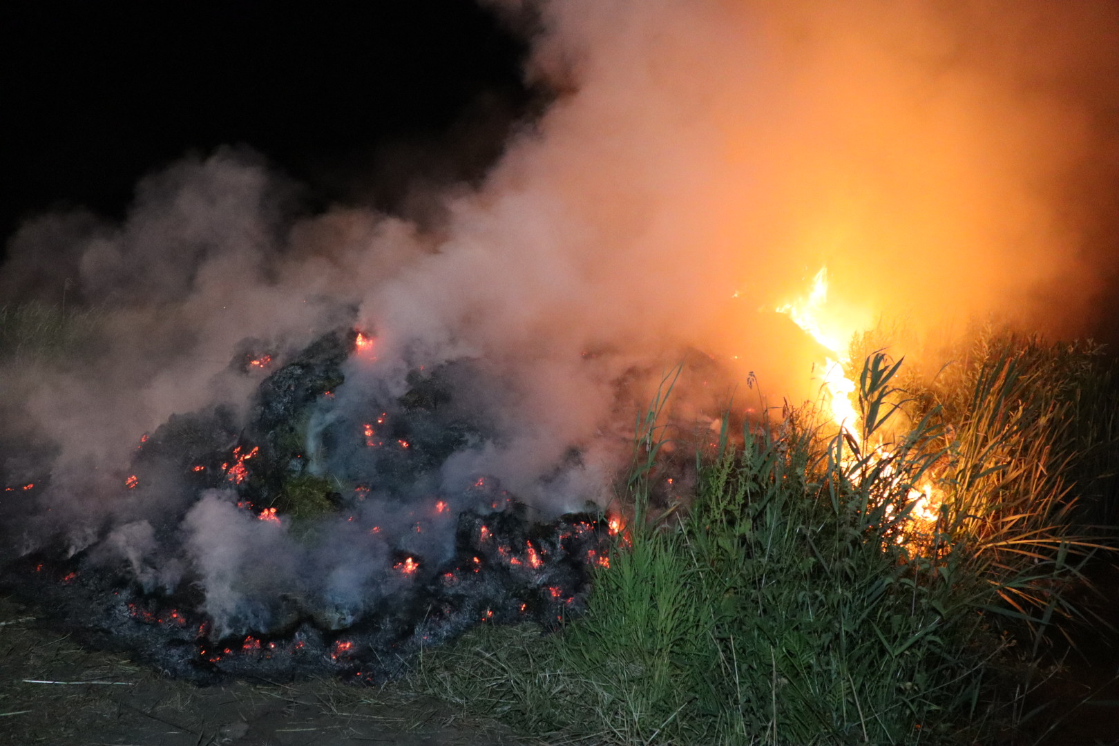 Opnieuw flinke hooiberg in brand