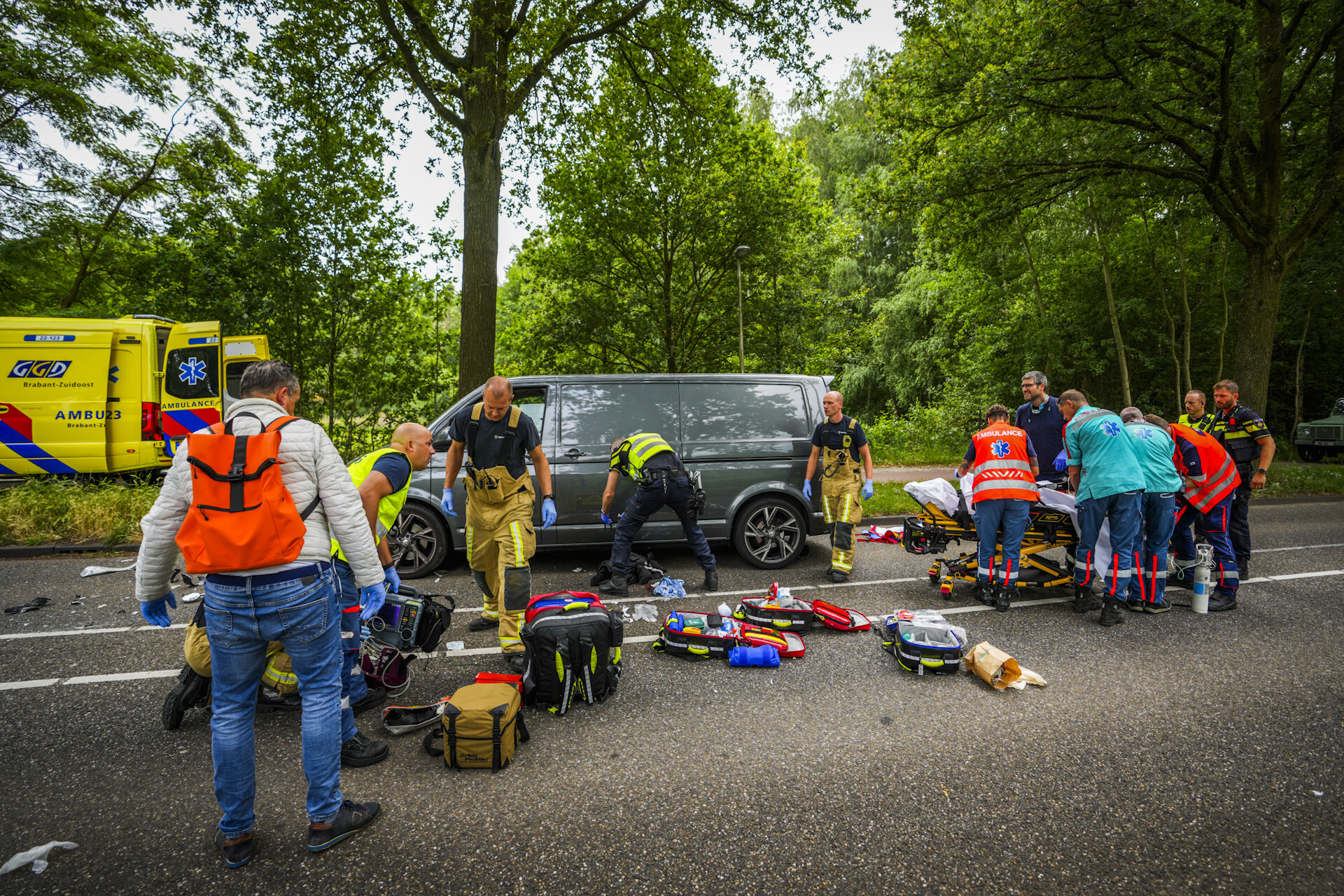 Scooterrijder raakt zwaargewond bij frontale aanrijding
