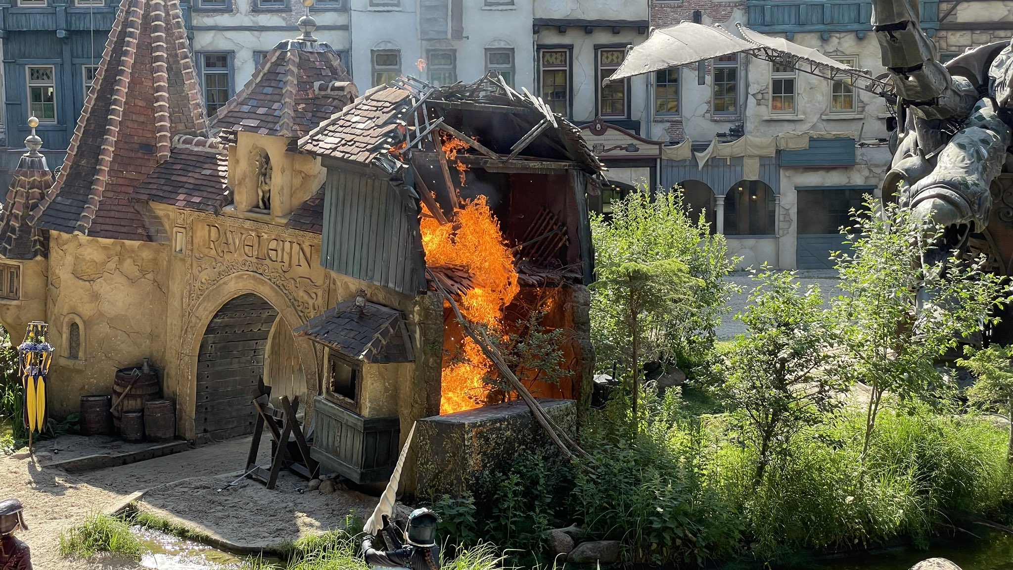 VIDEO: weer brand uitgebroken in decor van Efteling-show Raveleijn