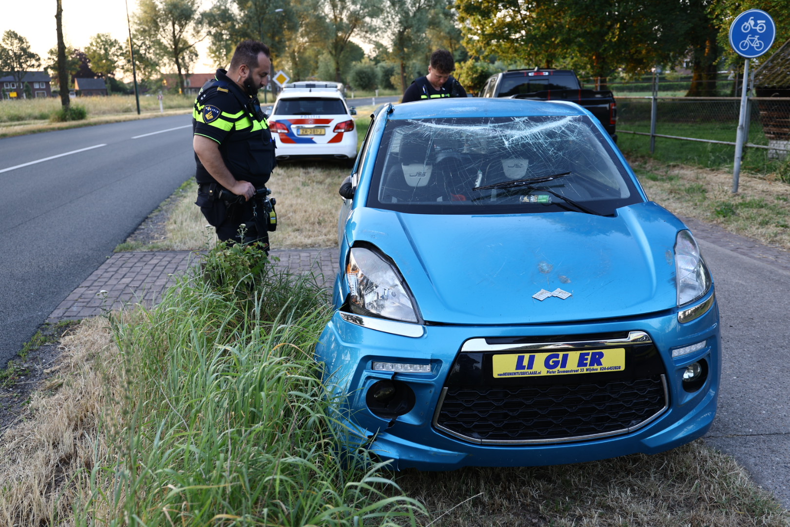 Brommobiel slaat over de kop: bestuurder gewond