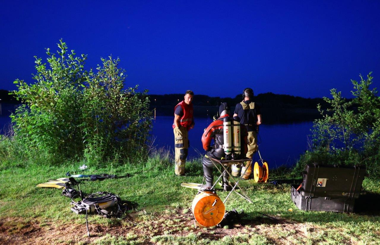 Duikers redden verdronken man (21) uit water