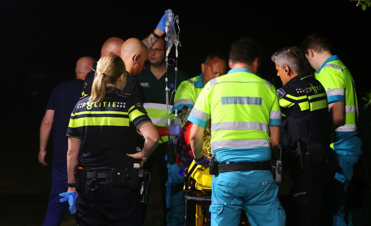 FOTO UPDATE: Man overleden na duik in water in Den Bosch