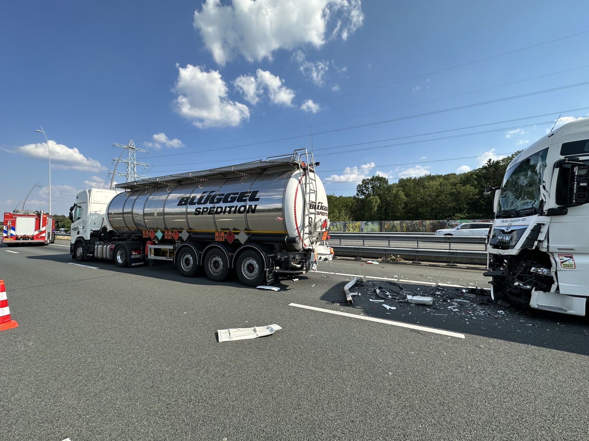 Ongeluk tussen twee vrachtwagens op snelweg