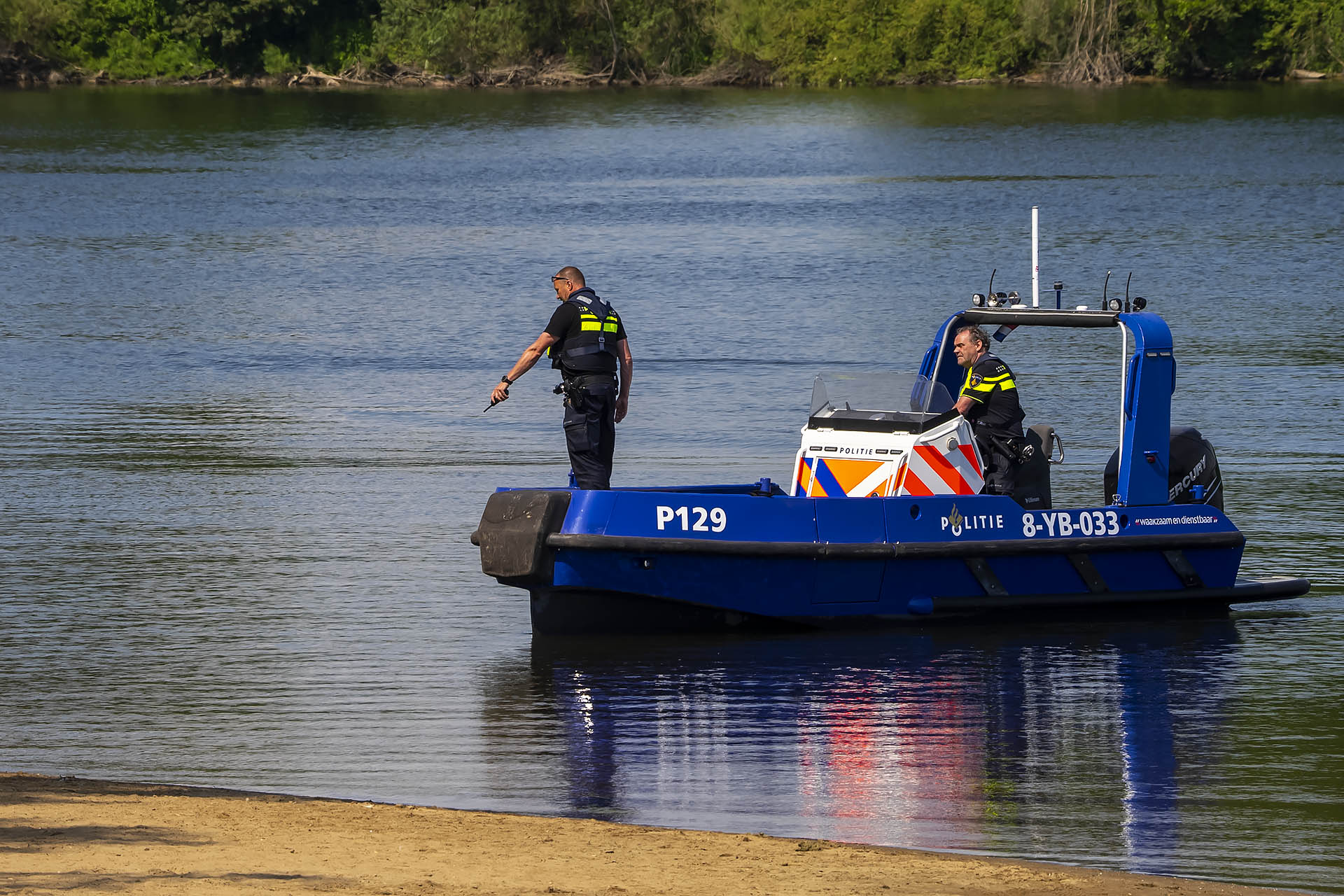 FOTOSERIE: Lichaam van kind gevonden in recreatieplas