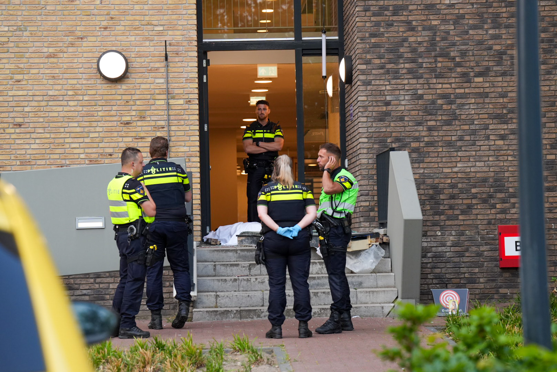 Dode bij deuropening van flat