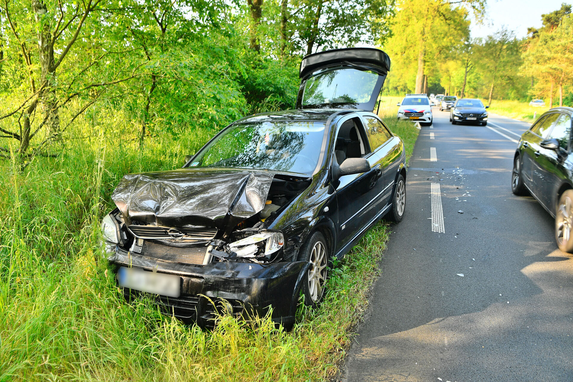 Kop staart botsing tussen drie auto’s op de N69