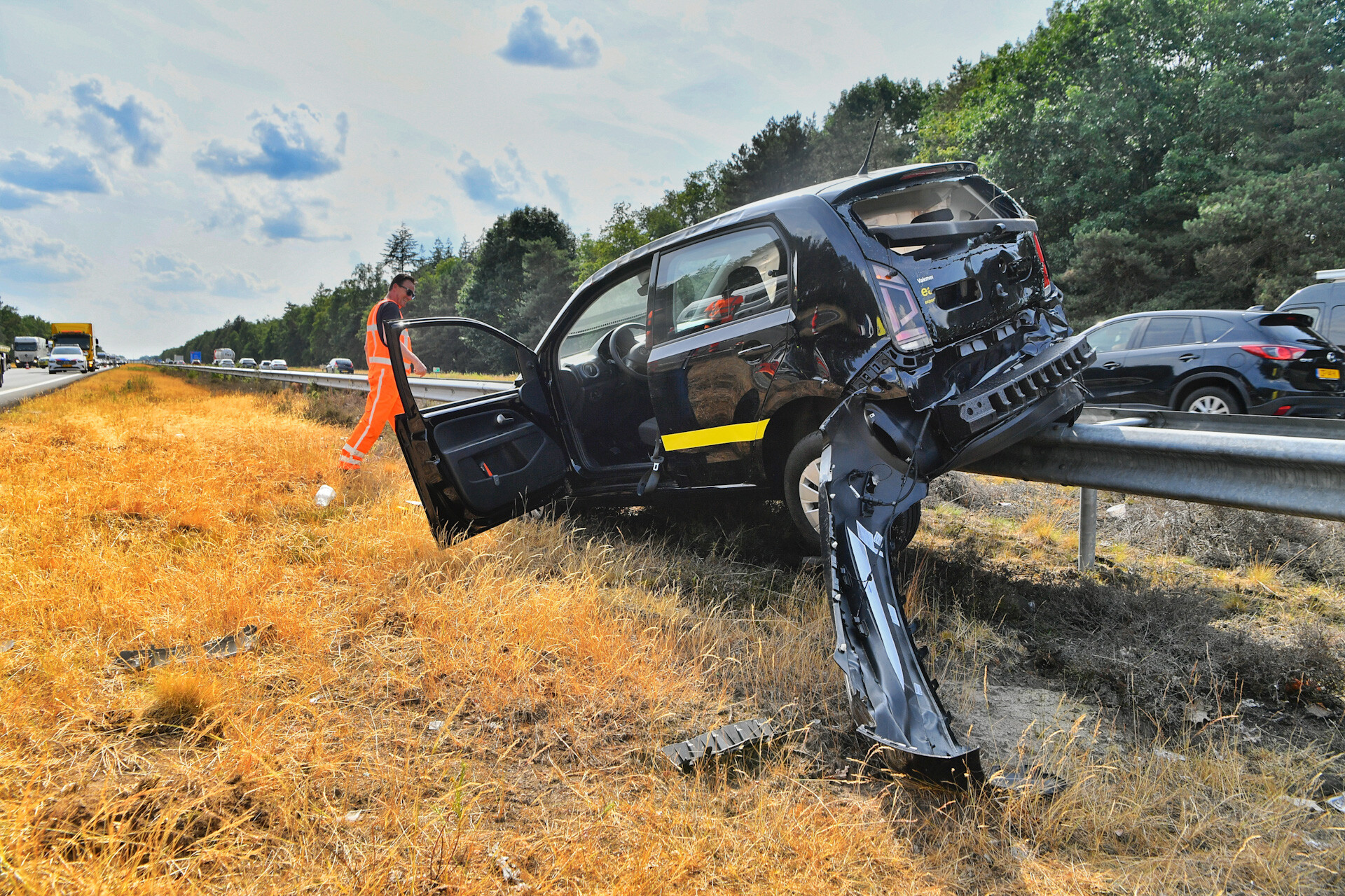 Twee gewonden na kop-staartbotsing op snelweg