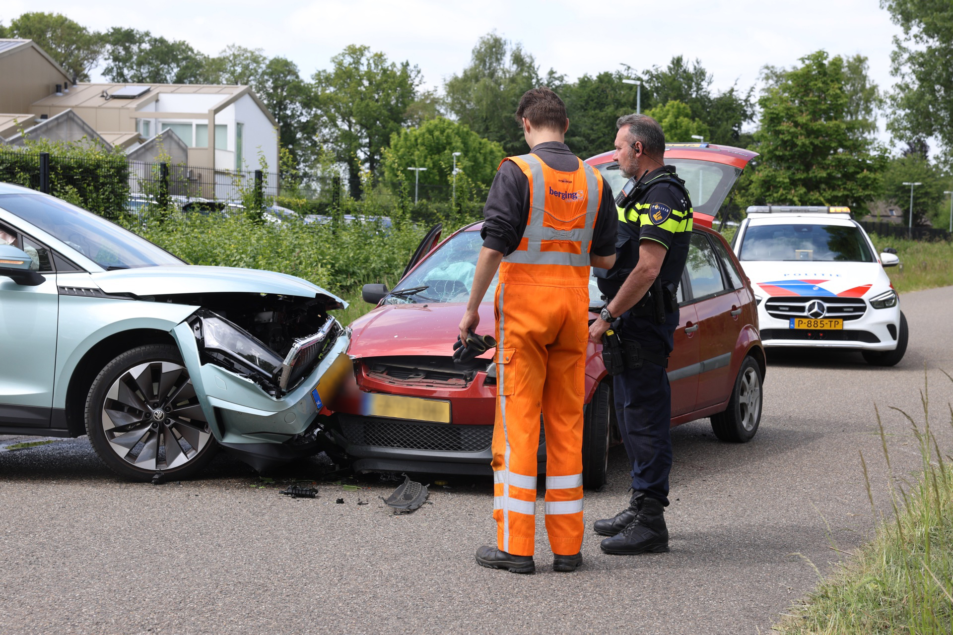 Flinke schade na botsing tussen twee voertuigen