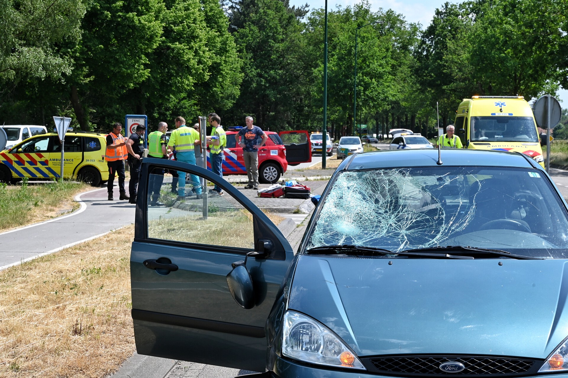 foto update: Fietser overlijdt nadat hij wordt geschept door auto