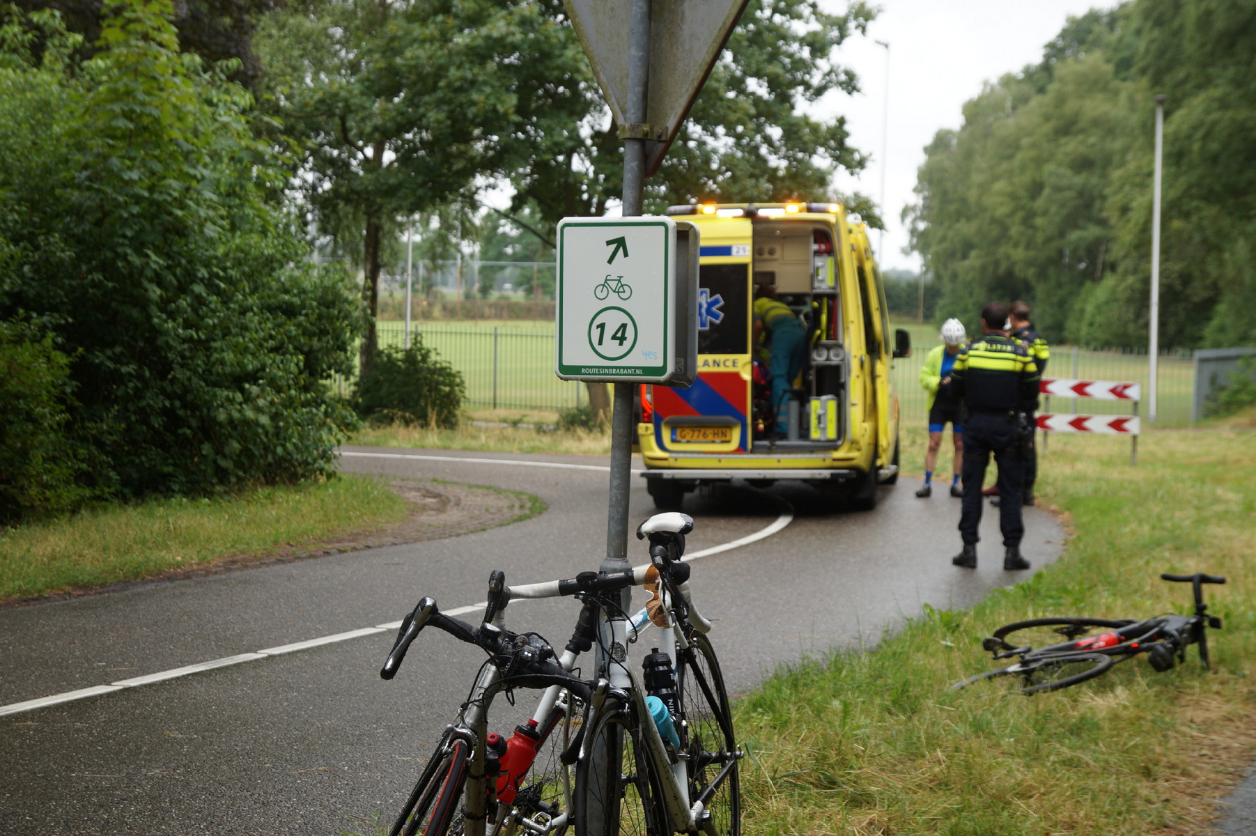 Wielrenner zwaargewond na val