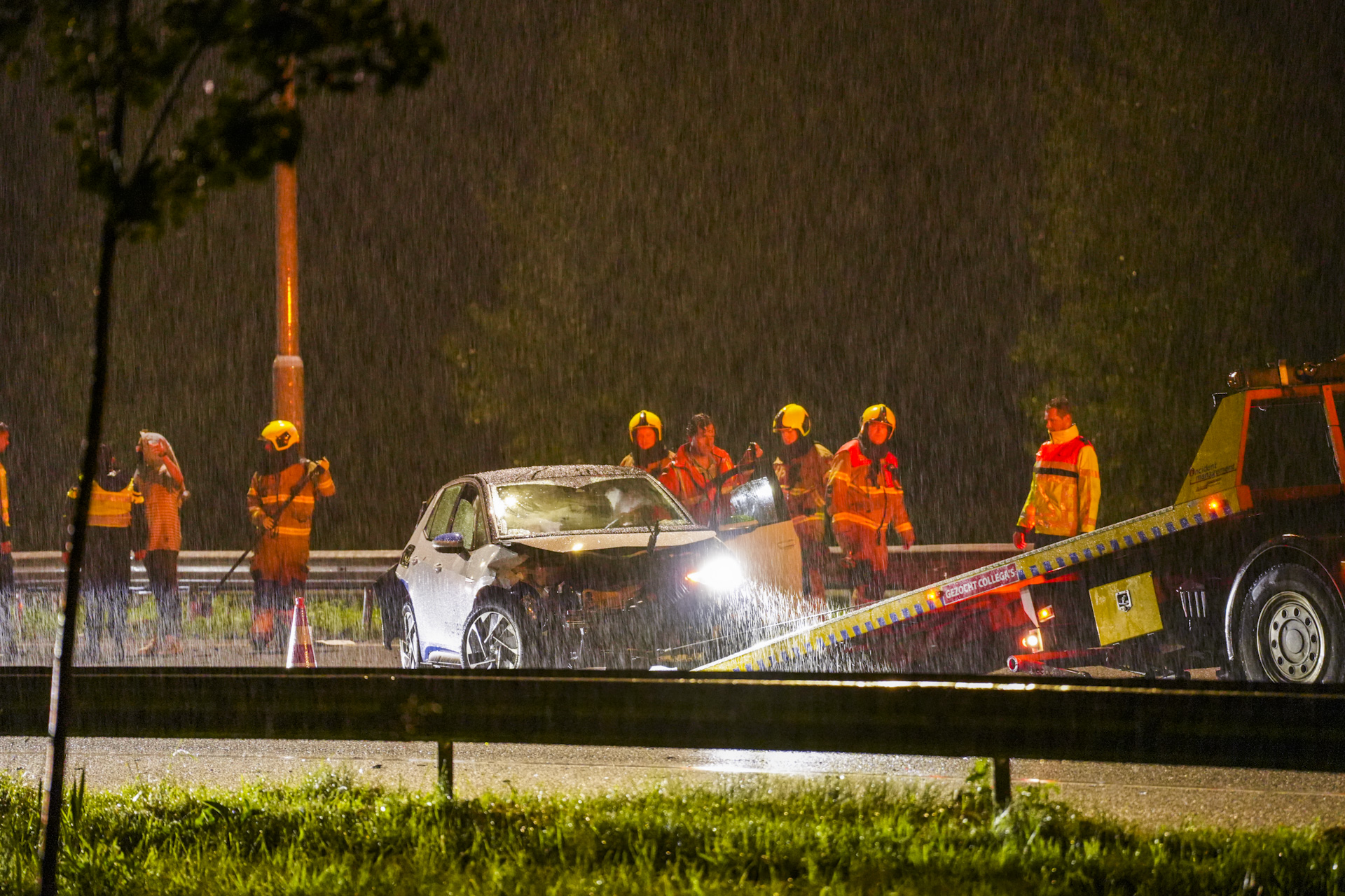 Botsing met drie auto’s in stromende regen