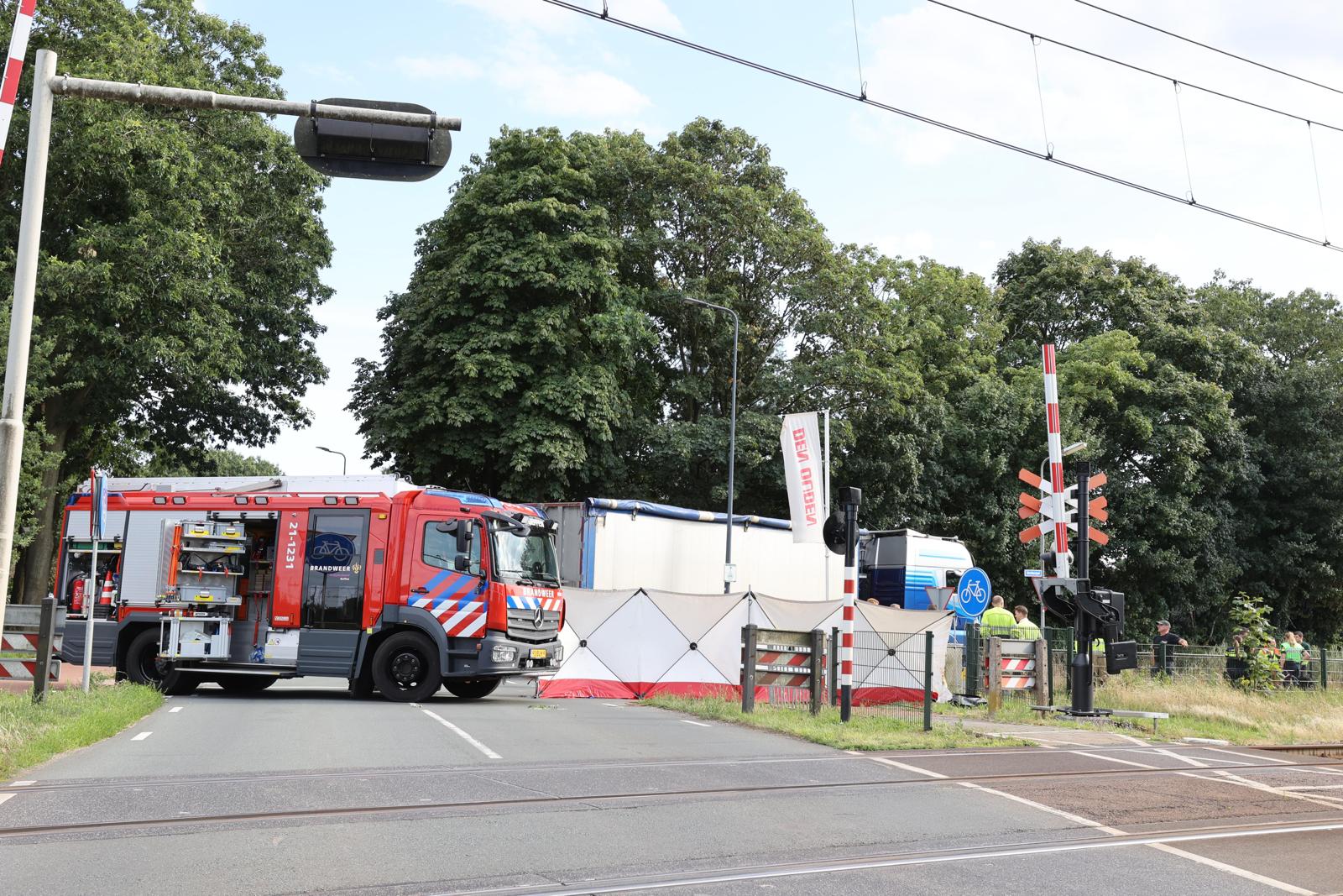 Vrouw Komt Onder Vrachtwagen Terecht En Raakt Ernstig Gewond - 112Brabant