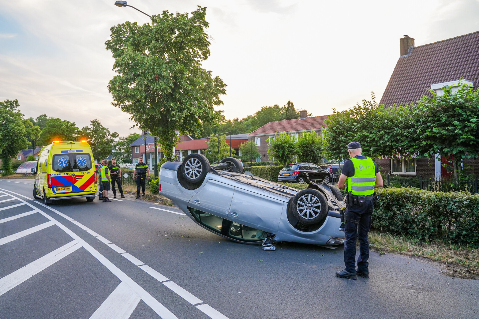 Auto belandt ondersteboven, dronken bestuurder aangehouden
