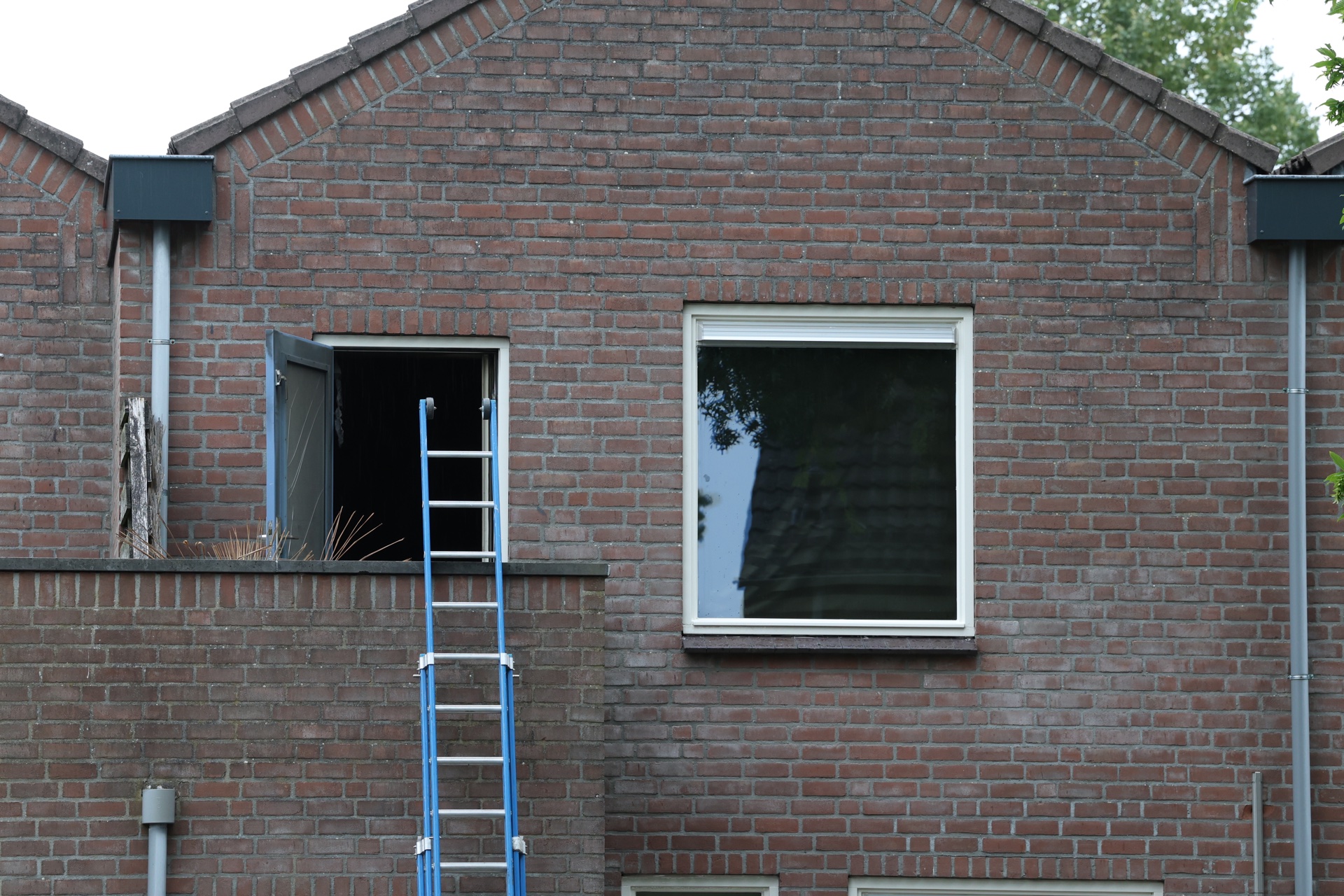 Dode Aangetroffen In Woning, Politie Doet Onderzoek