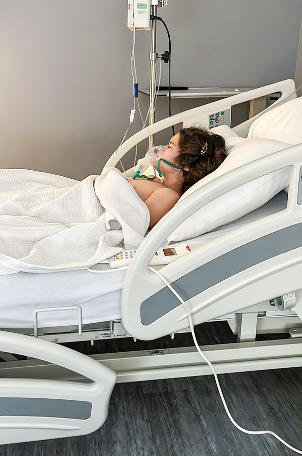 Vakantie nachtmerrie: 7-jarig meisje belandt op intensive care in Turkije, ouders verkopen inboedel