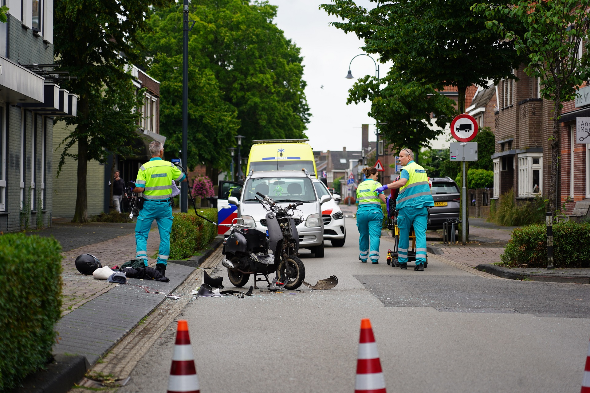 Scooterrijder gewond na aanrijding met auto