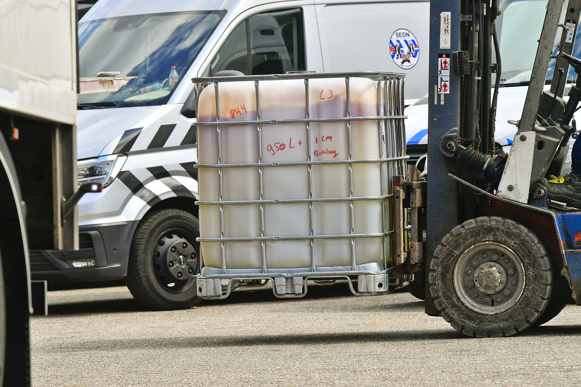 Drugslaboratorium ontdekt in loods: twee mannen gearresteerd