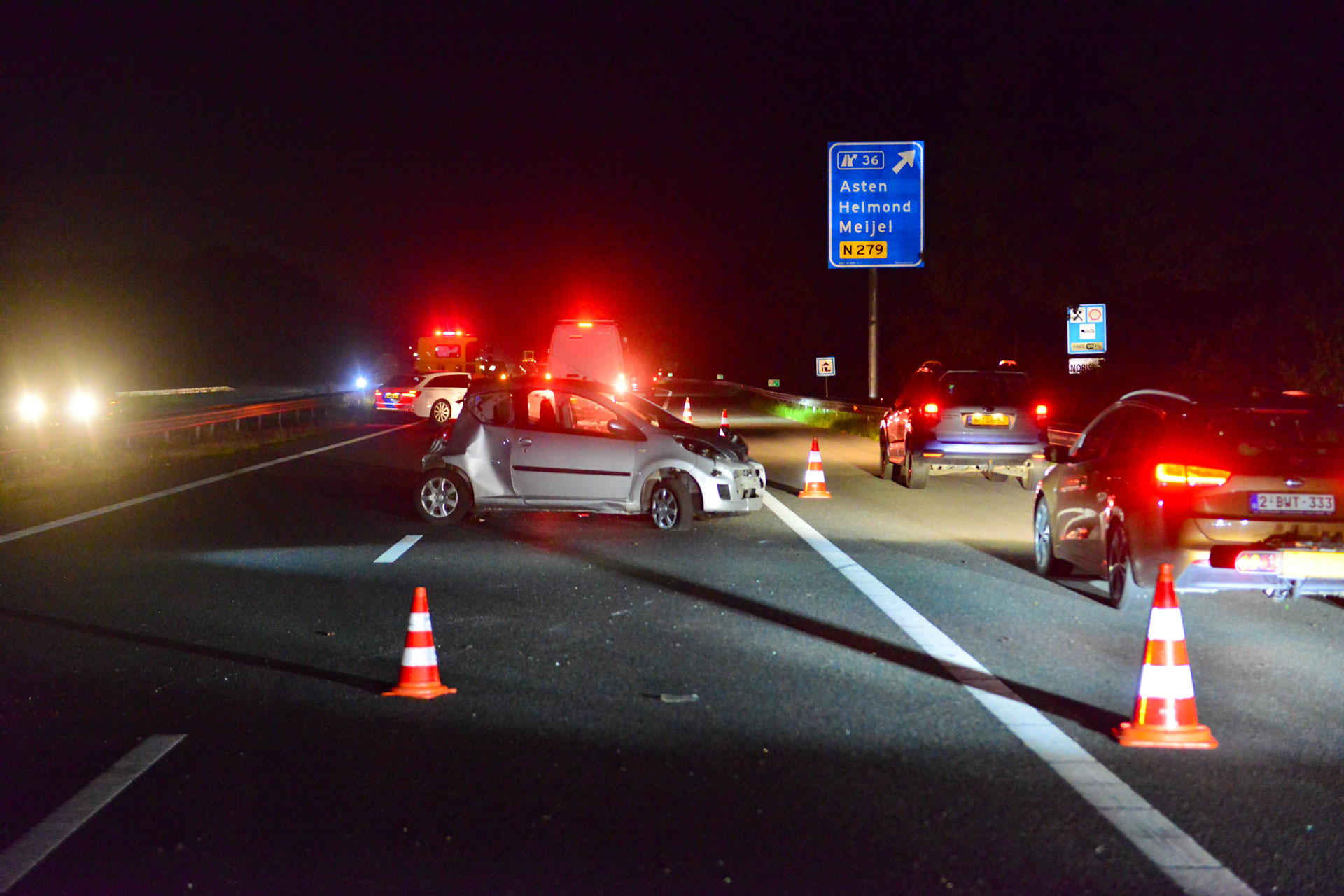 Vrouw uit auto geslingerd op snelweg