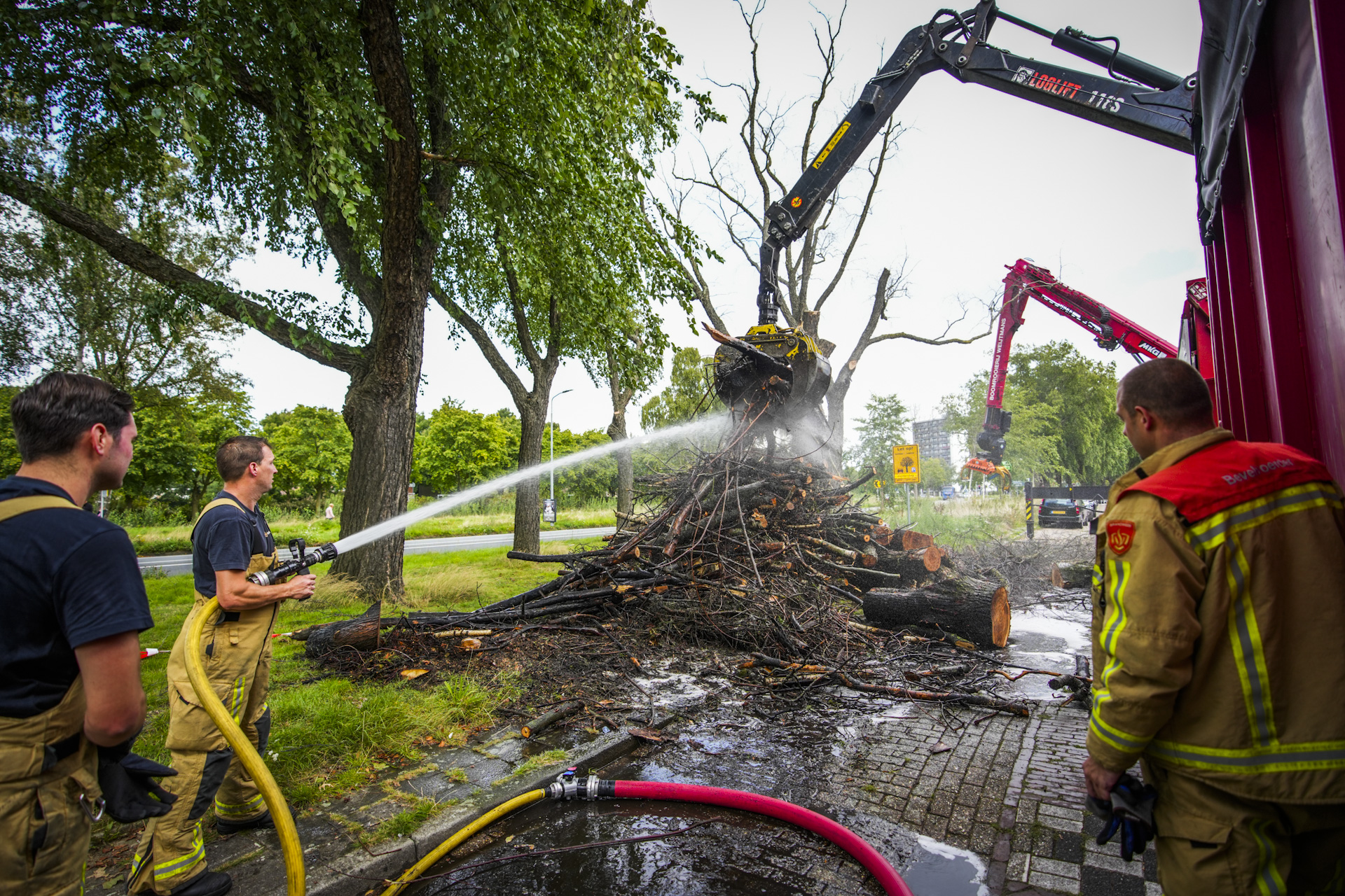 Uitbranden wespennest leidt tot vrachtwagenbrand