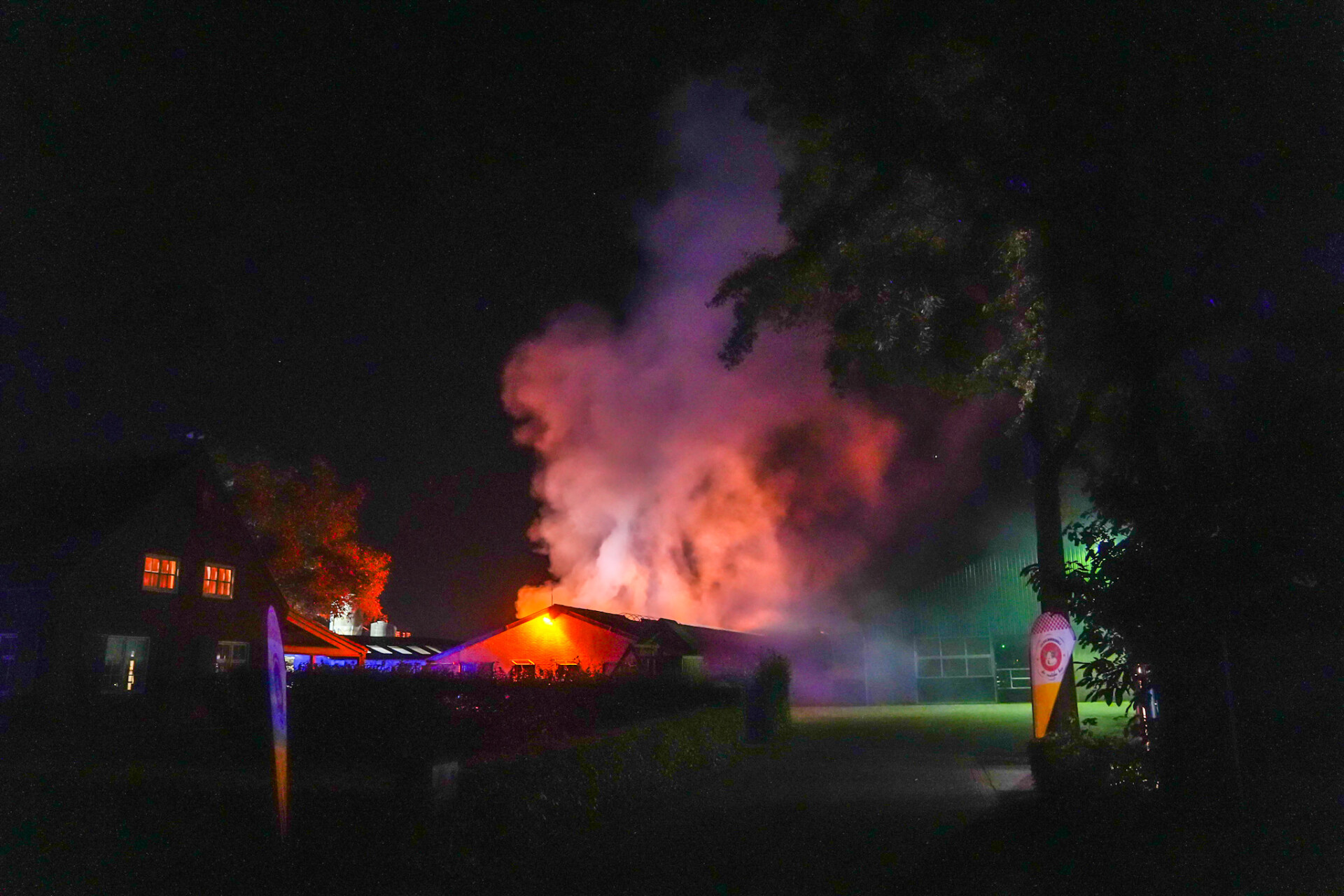 Veel rookontwikkeling tijdens brand op boerderij