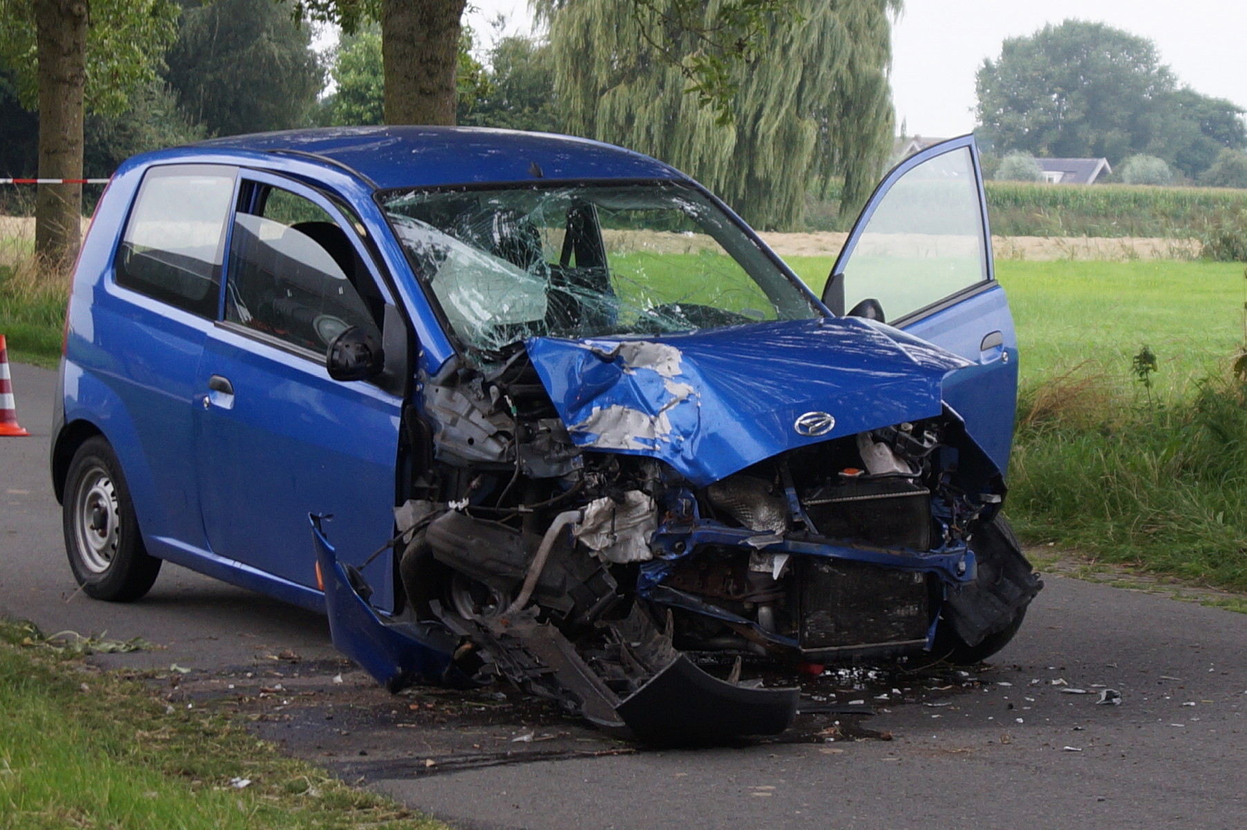 Auto Botst Tegen Boom: Bestuurder Ernstig Gewond - 112Brabant