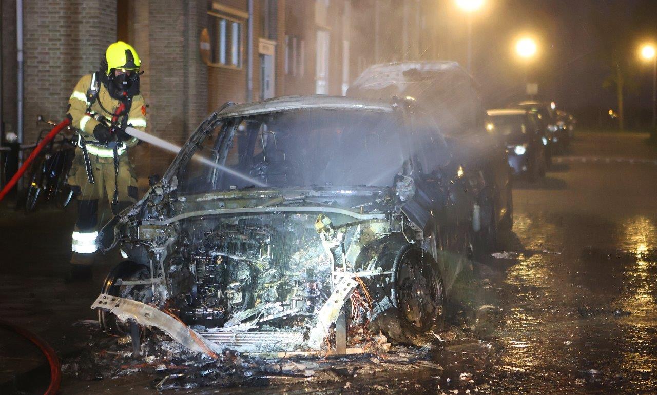 Auto’s uitgebrand, politie gaat uit van brandstichting