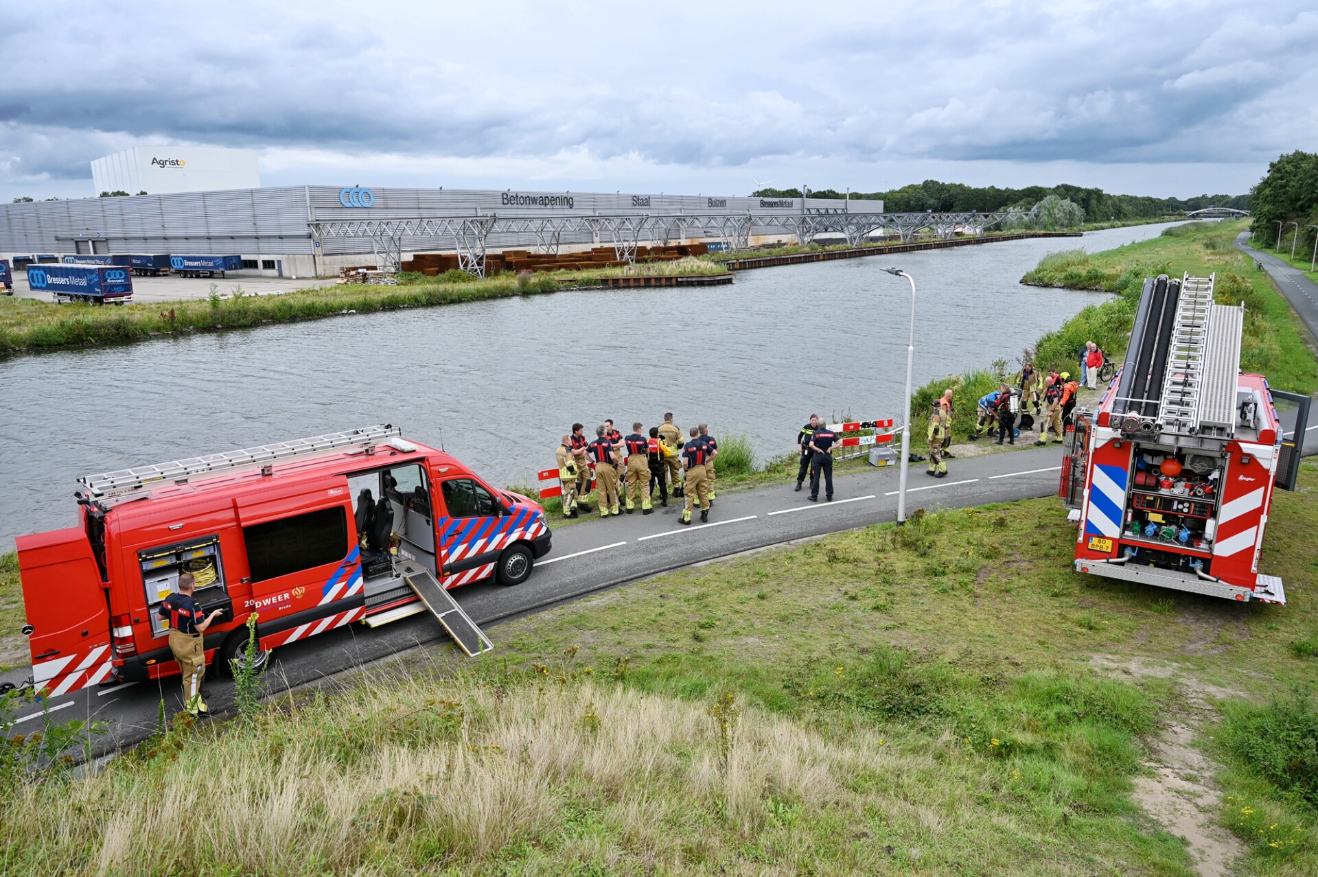 Grote zoekactie in kanaal na aantreffen hengel