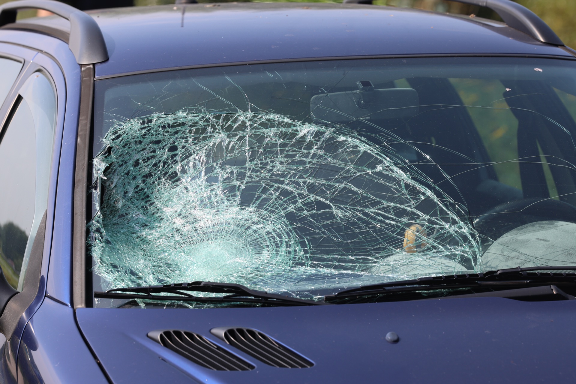 Fietser ernstig gewond na botsing met auto