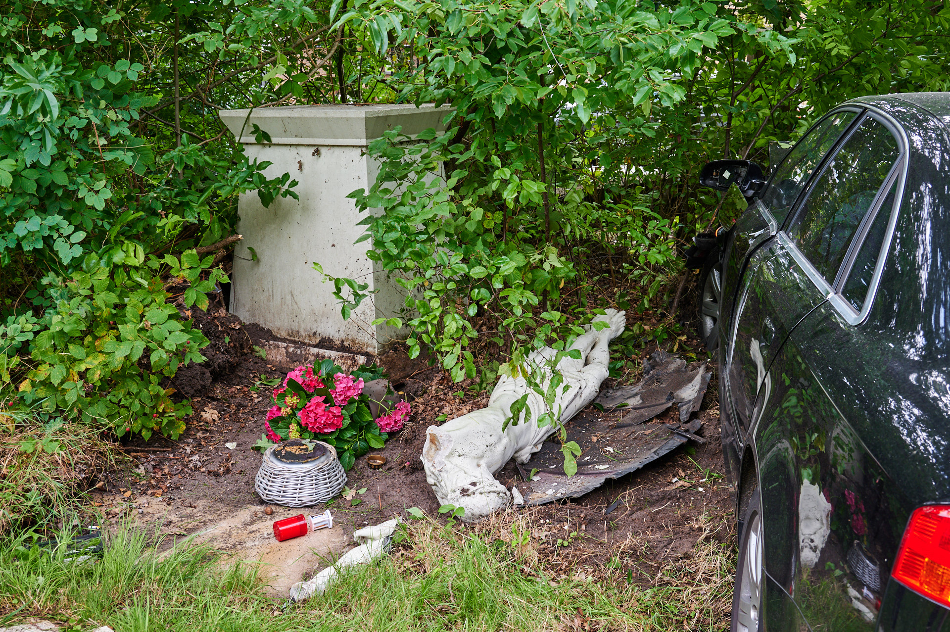 Jezusbeeld omver gereden na ongeval