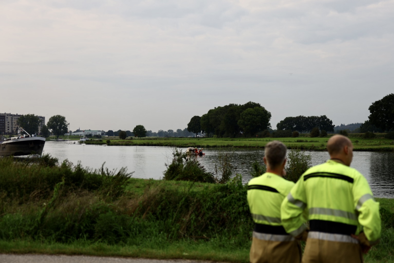 Plezierboot in de problemen op de Maas