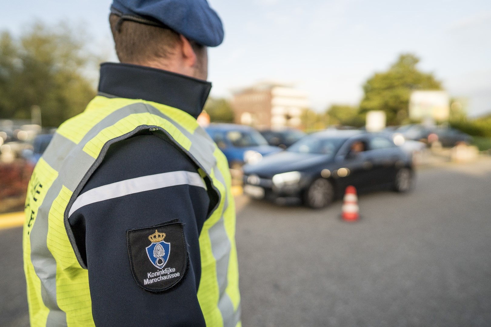 Tien mensen aangehouden op start- en landingsbaan Volkel