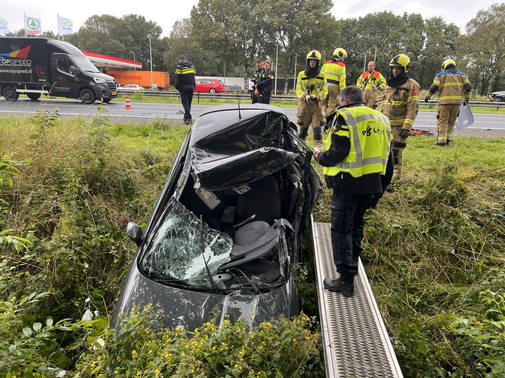Automobilist bekneld na ernstig ongeval op A50