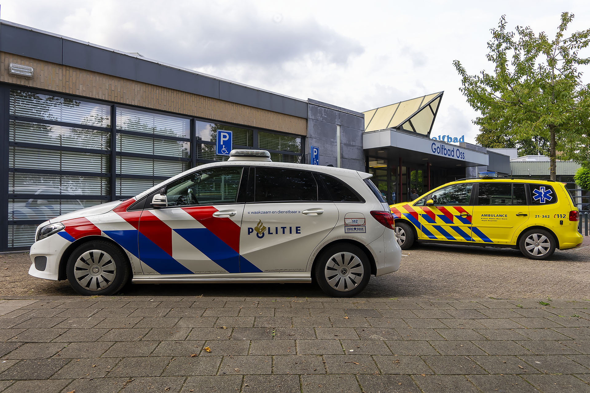 Hulpdiensten groots aanwezig bij incident Golfbad in Oss