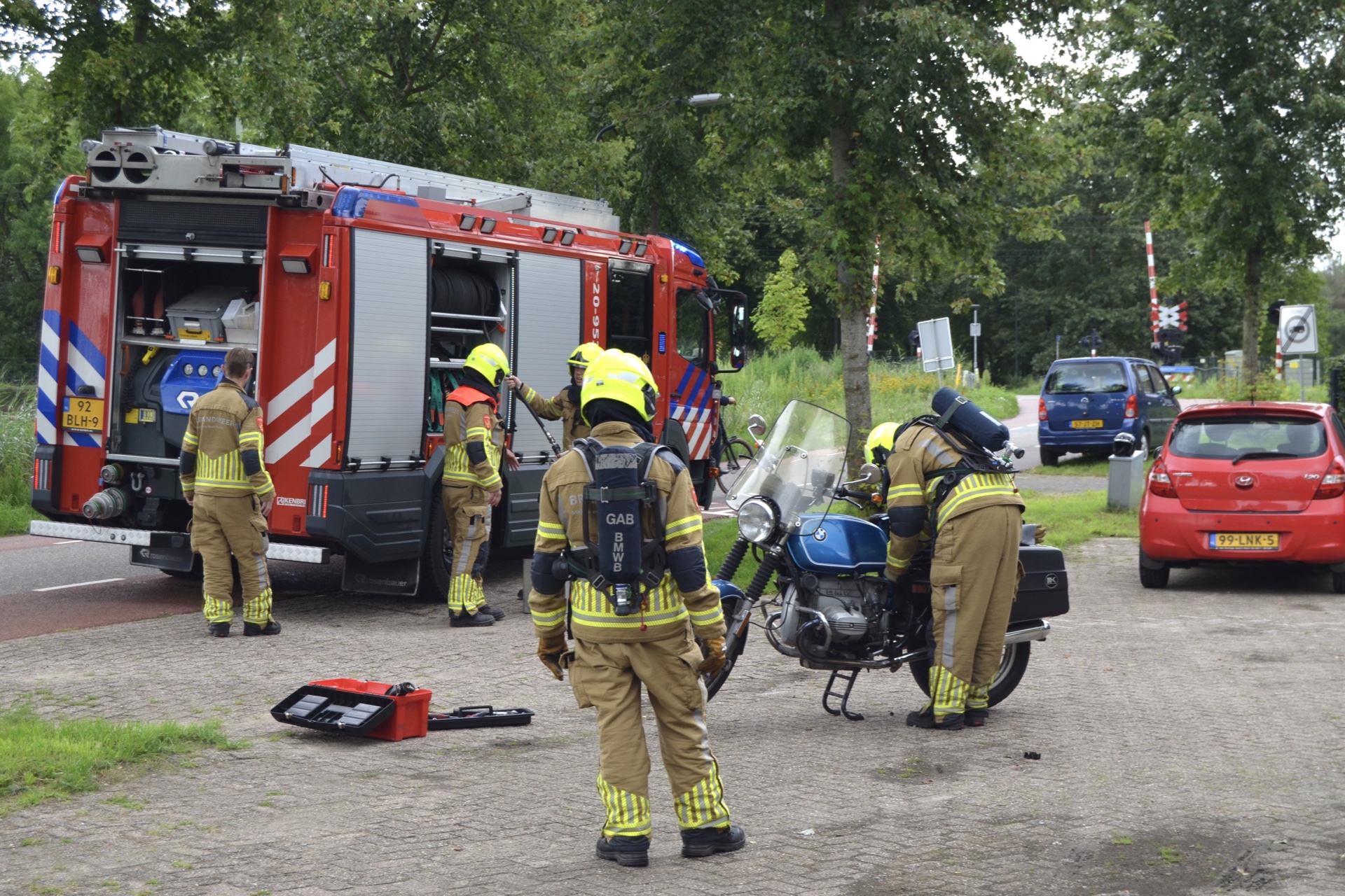 Accu van motor vliegt in brand tijdens rijden