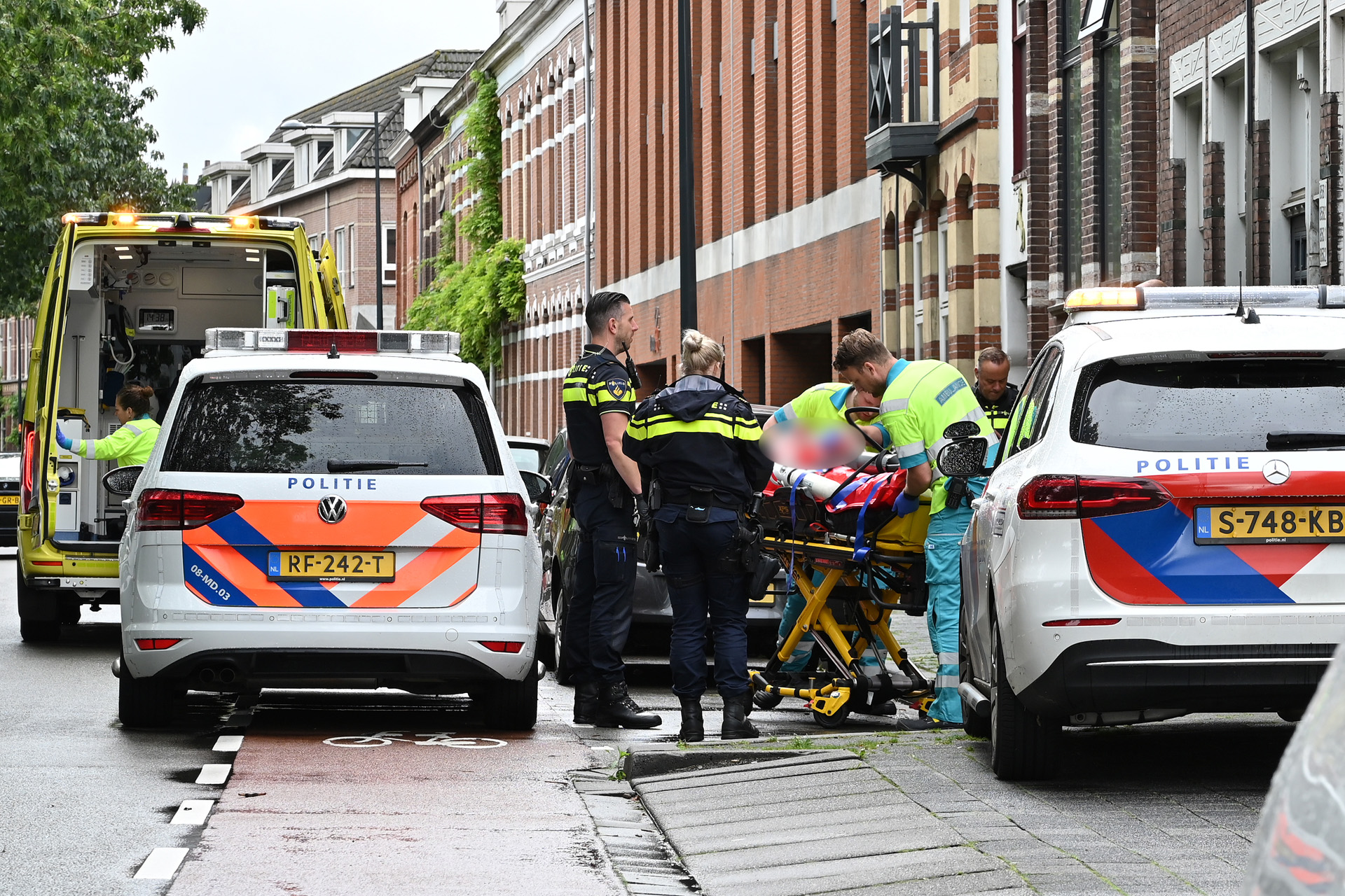Politie vindt gewonde man op straat