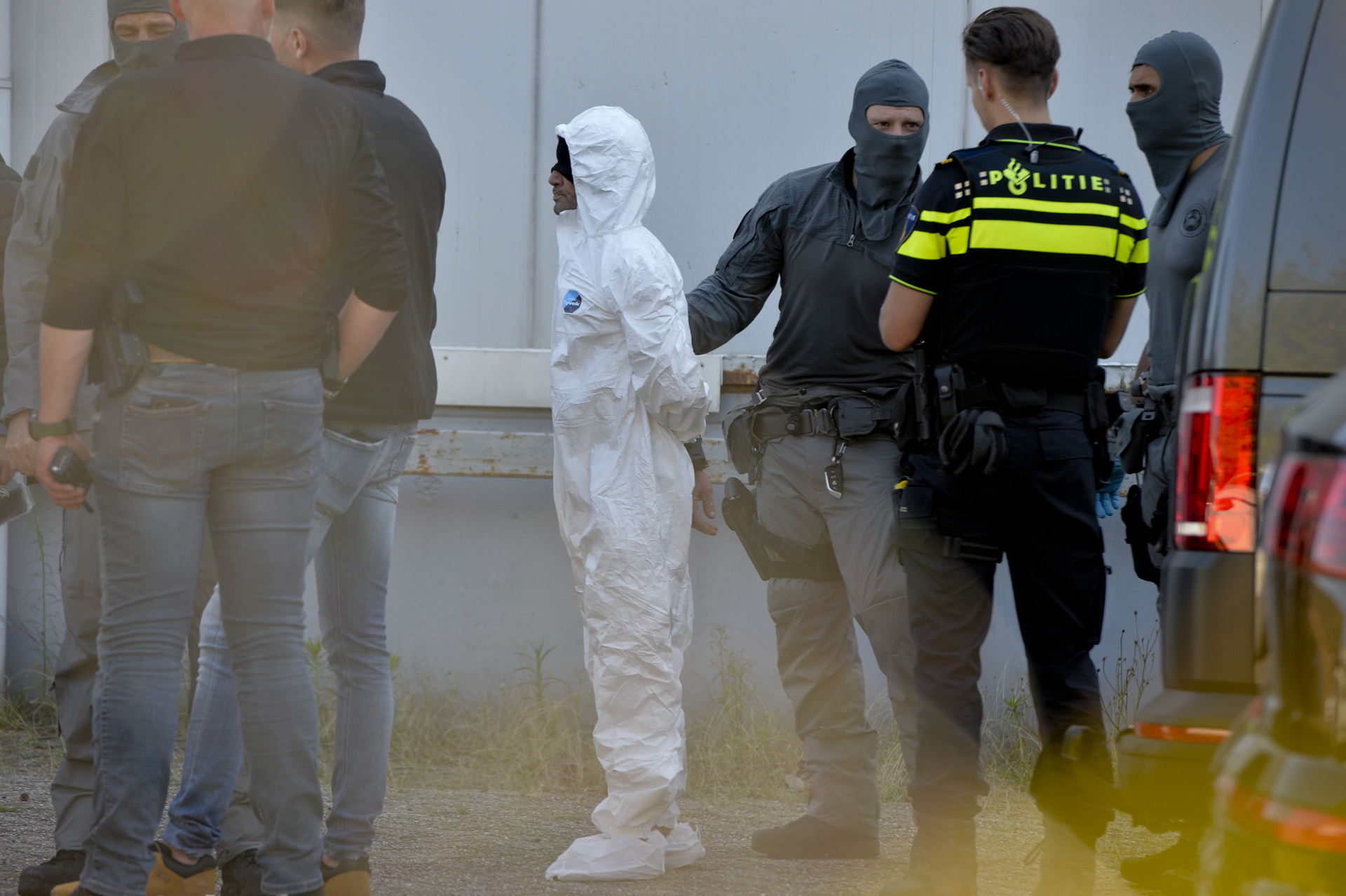 Groot drugslab gevonden in Breda, arrestatieteam pakt man op