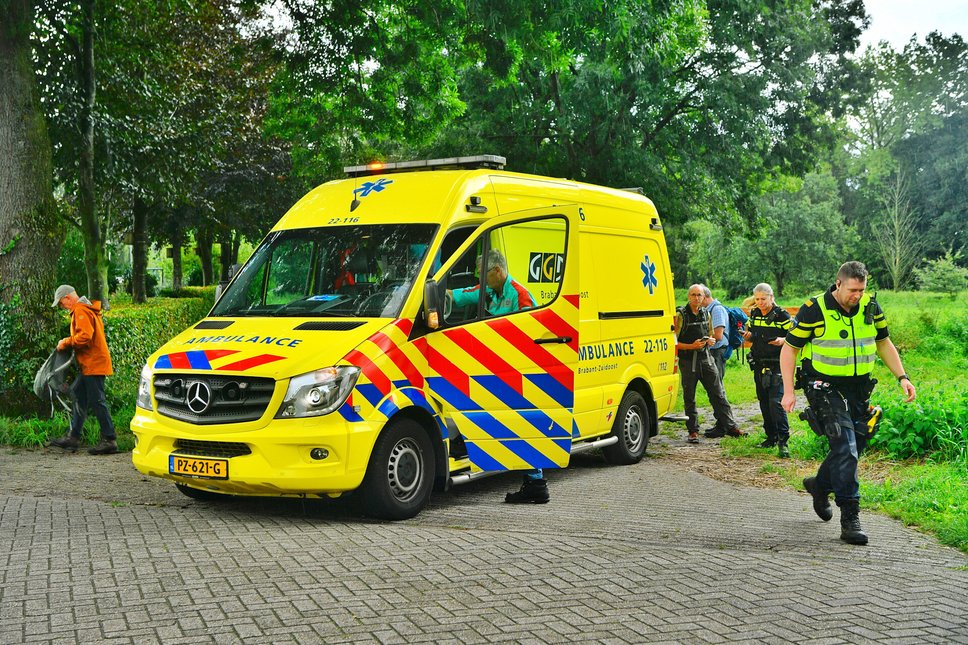 Wandelaar buiten bewustzijn na val