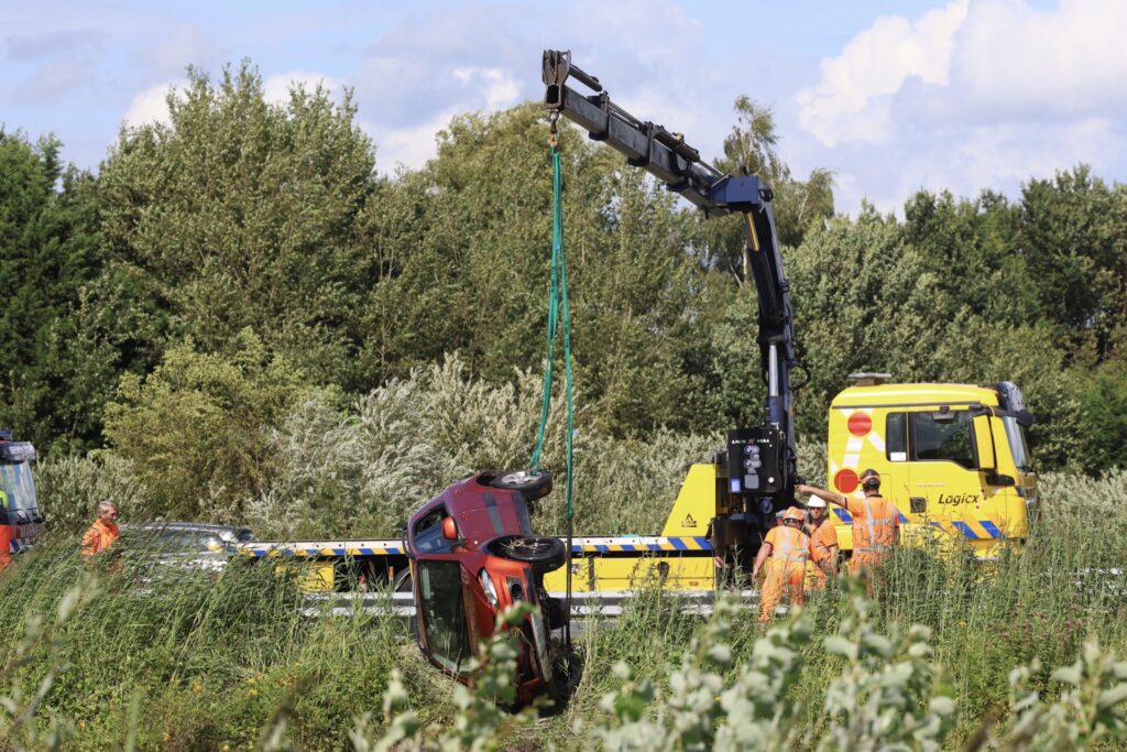 Vrouw (65) Overleden Nadat Ze Met Haar Auto In Het Kanaal Belandde ...