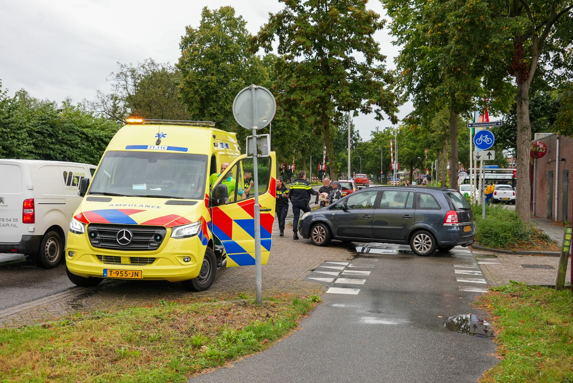 Fietsster gewond aan been na botsing met auto