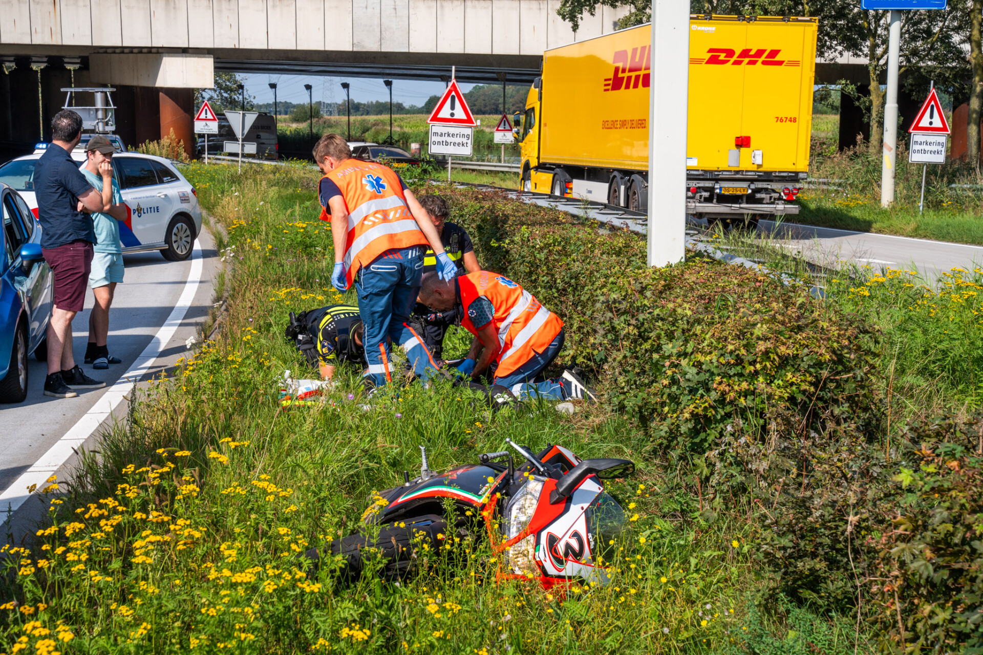 Motorrijdster ernstig gewond na botsing met auto