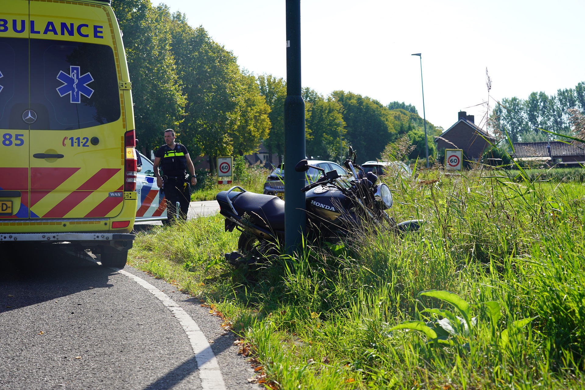 Motorrijder gewond na botsing op rotonde
