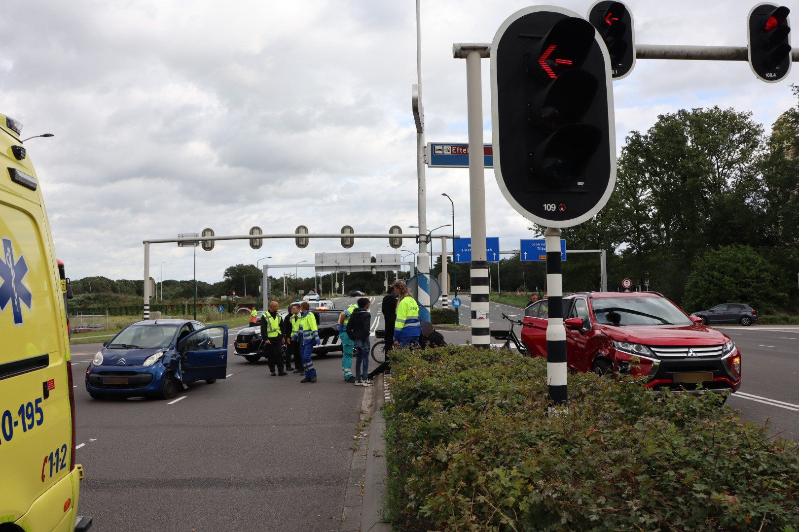 Kindje gewond geraakt na botsing met auto’s