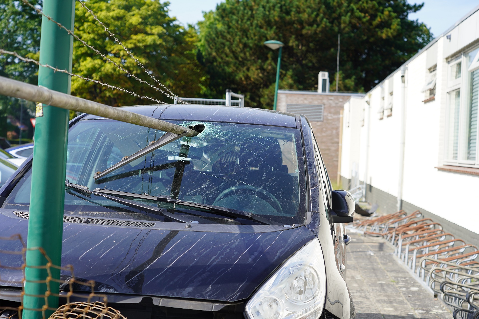 Automobiliste (82) heeft engeltje op schouder, bijna gespietst